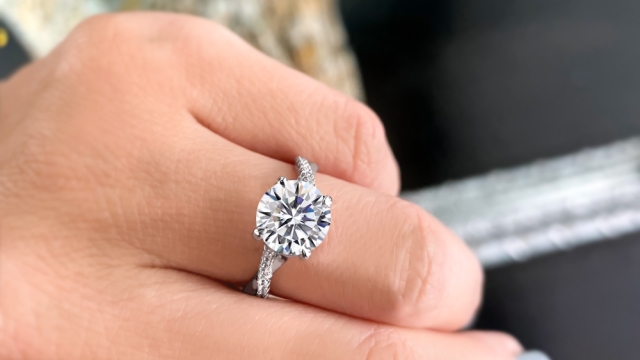 Sparkle Without the Guilt: The Beauty of Moissanite Engagement Rings